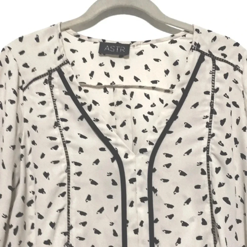ASTR the Label Cream Black Speckled Popover Long Sleeve Chiffon Blouse Size XS